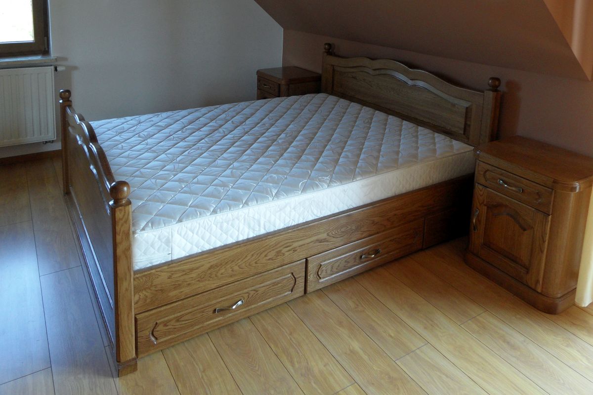 Łóżko z litego drewna 3